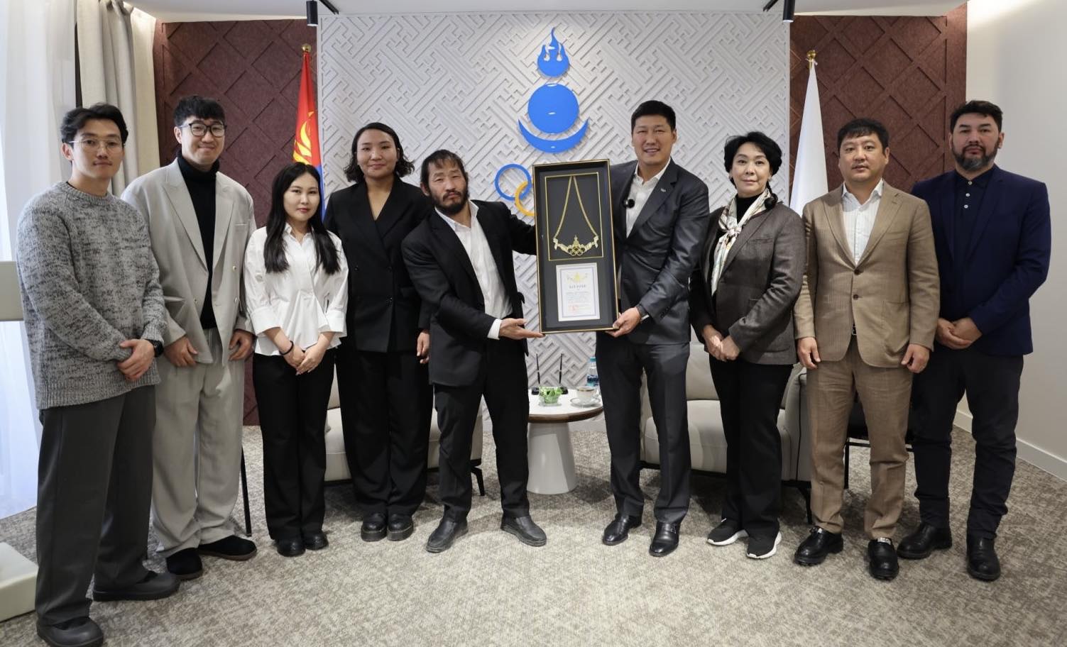 “Алтан од” шагналыг “Physical Asia”-д оролцсон Монголын баг, тамирчдад гардууллаа