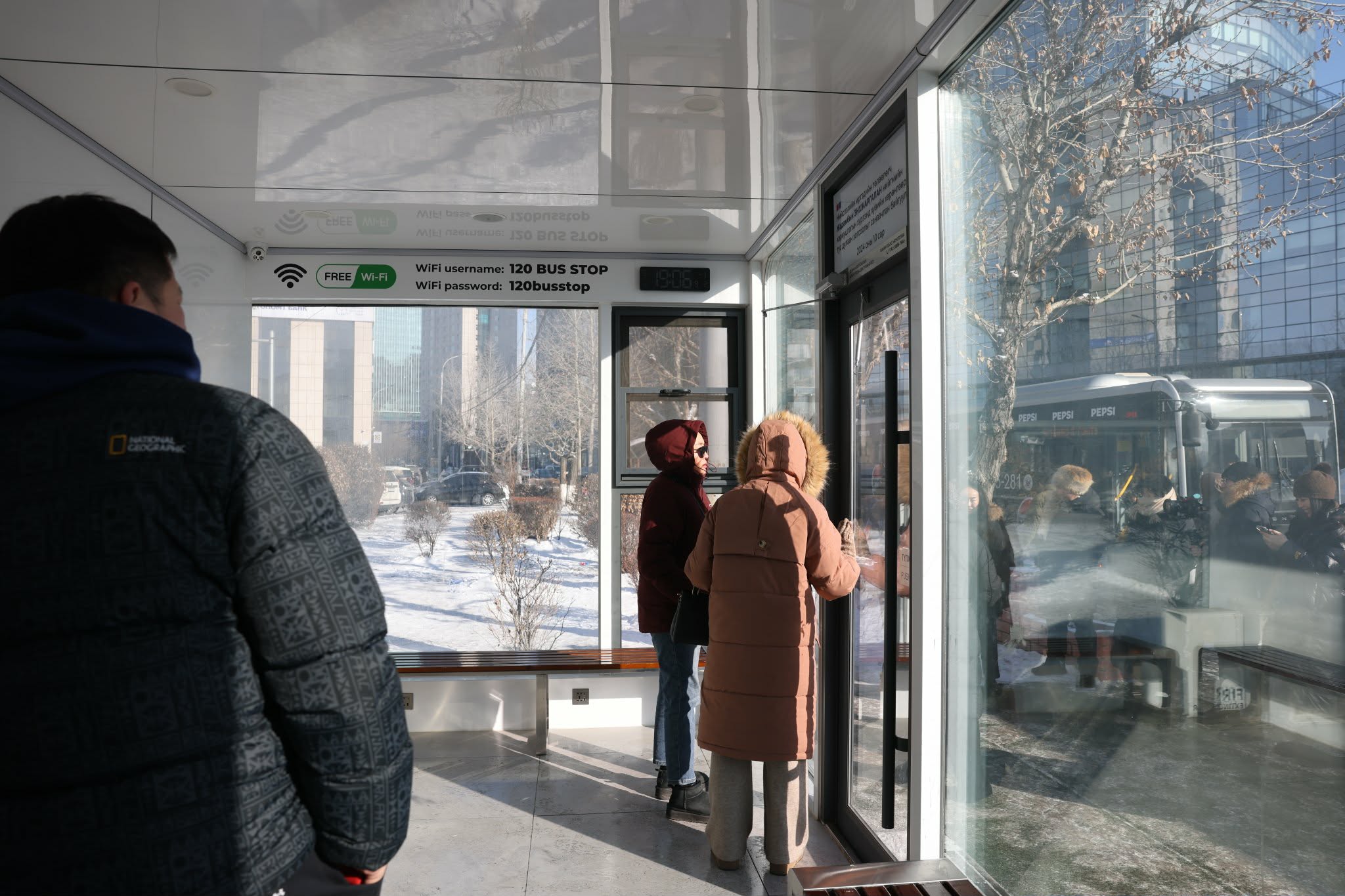 Автобусны дулаан зогсоолыг тоносноос түр хаажээ