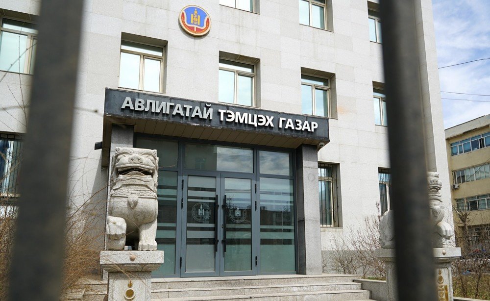 АТГ-аас ЭХЯ-нд ажиллаж байсан дарга Б.Н-ын гэрт шалгалт хийж, 350 орчим сая төгрөг хураан авчээ