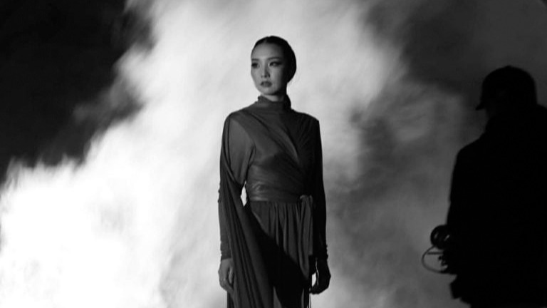 Layla: Бүжиглэх сонирхол минь намайг хөгжмийн урлаг руу хөтөлсөн