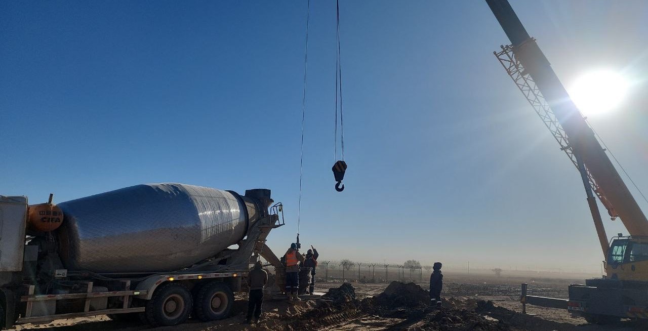Гашуунсухайт-Ганцмод боомтын гүүр тавих ажил өвлийн нөхцөлд үргэлжилж байна