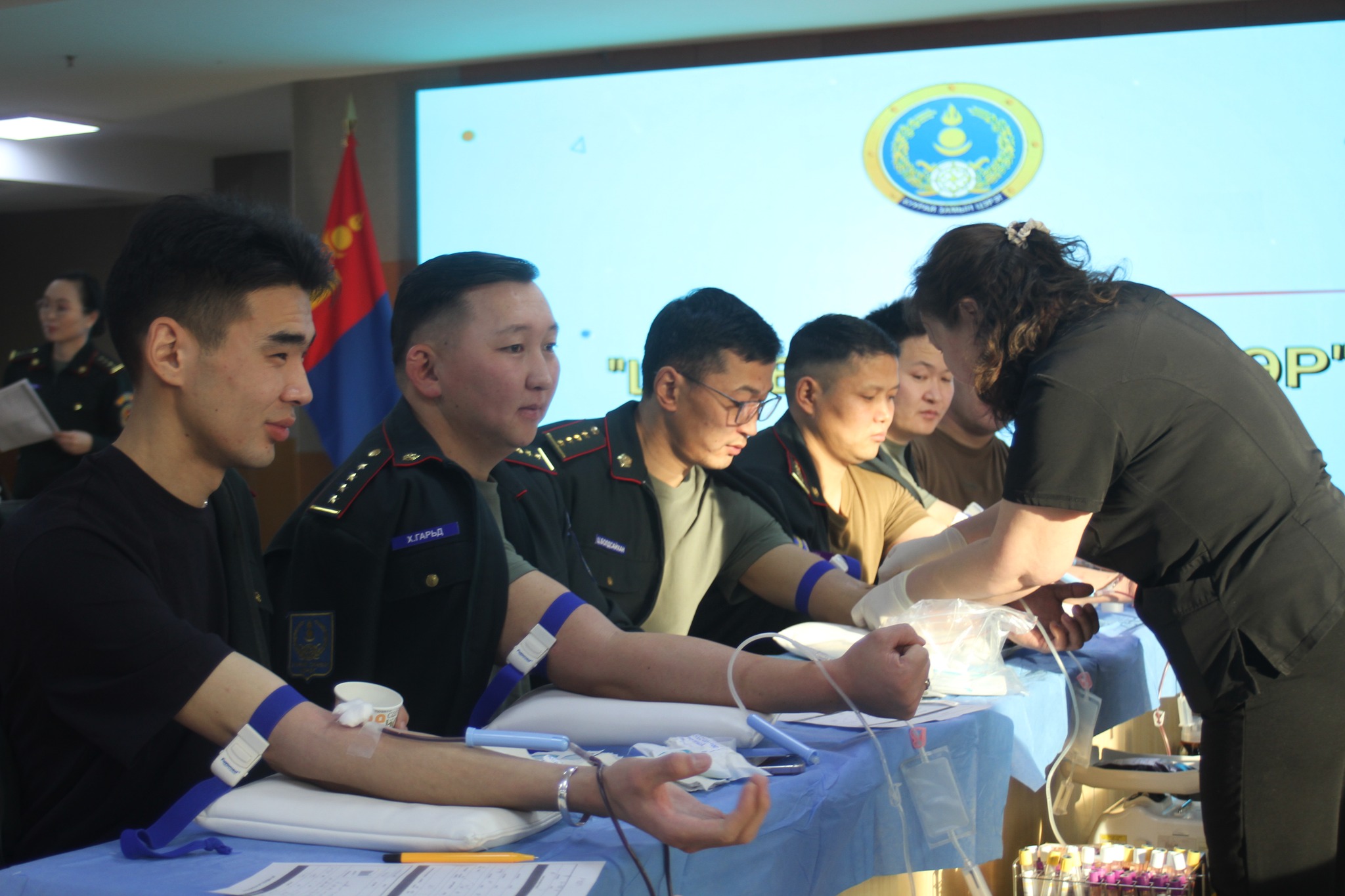 Командлалынхан цусаа хандивлалаа