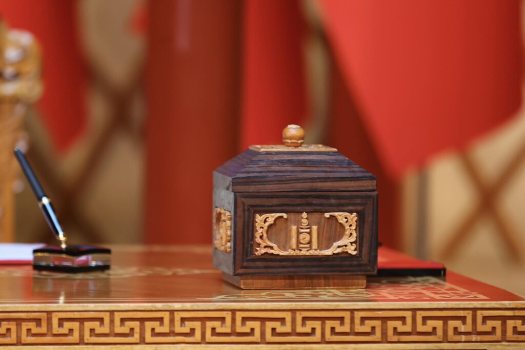 Монгол Улсын Ерөнхийлөгч У.Хүрэлсүх уламжлалт анагаах ухааныг хөгжүүлэх тухай зарлиг гаргалаа