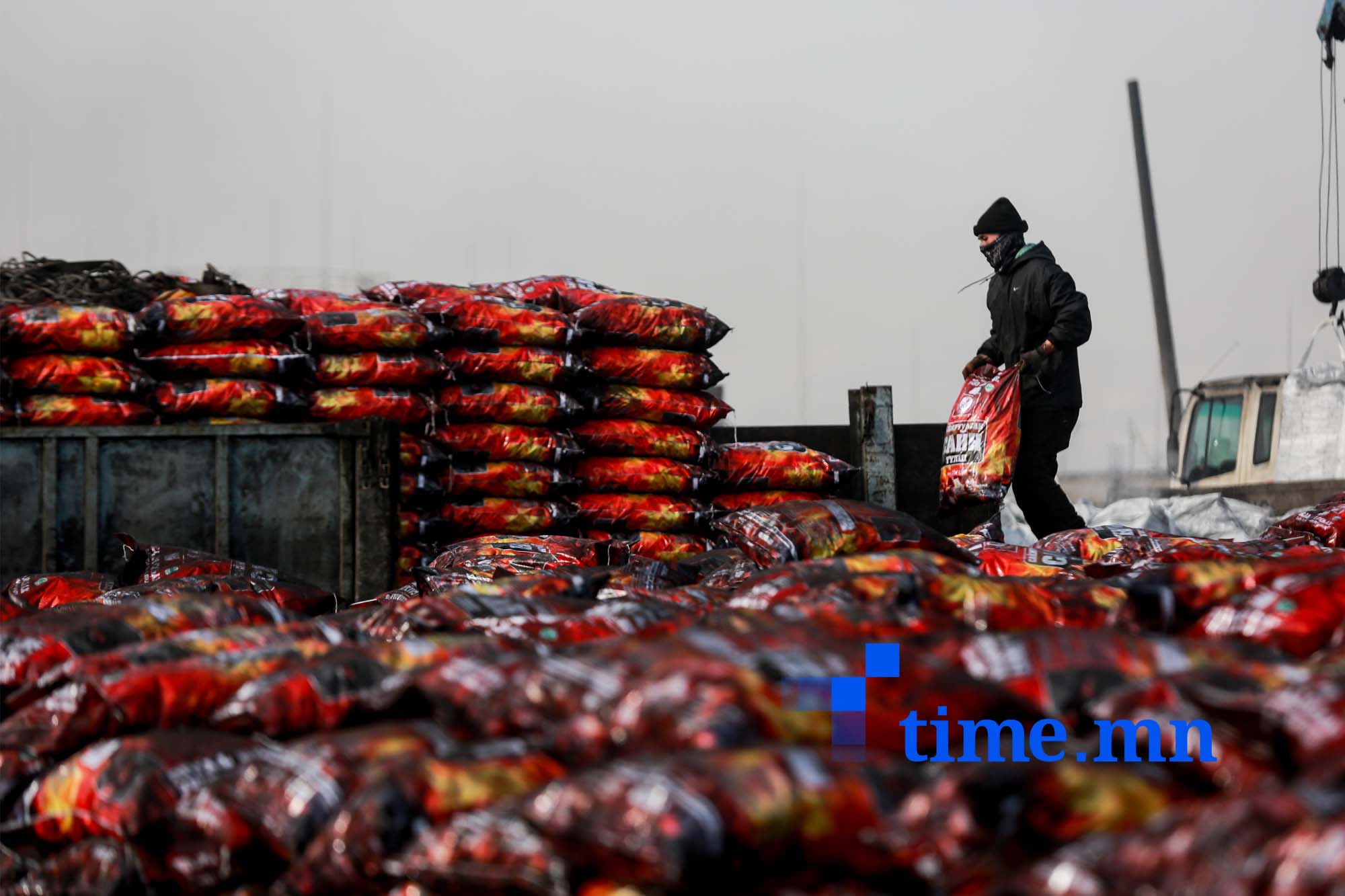 Шахмал болон хагас коксон түлшний хангамж, нөөцийн талаар танилцууллаа
