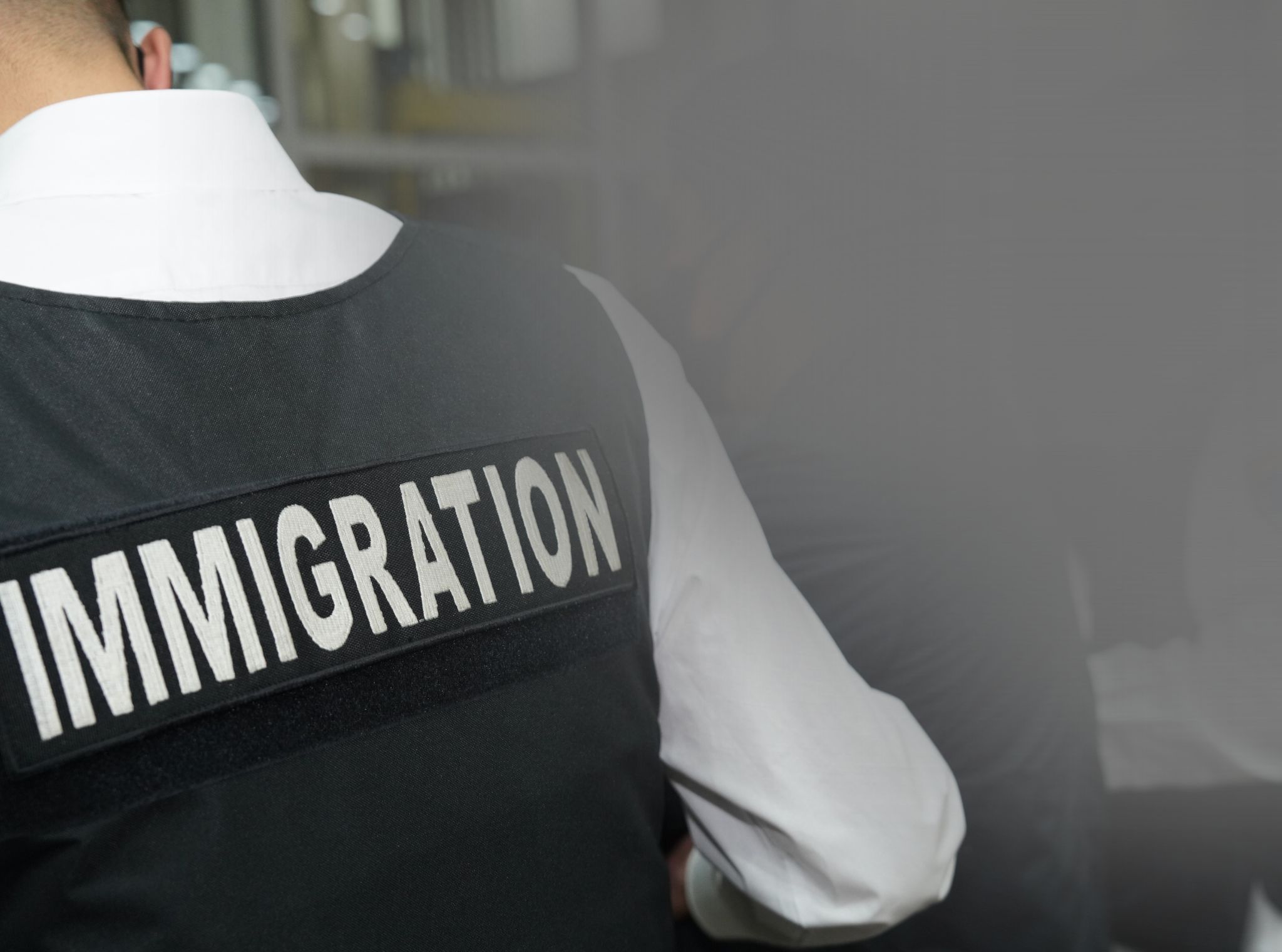 Визийн хугацаа хэтрүүлэн, хууль бусаар амьдарч байсан Гана улсын иргэнийг албадан гаргажээ