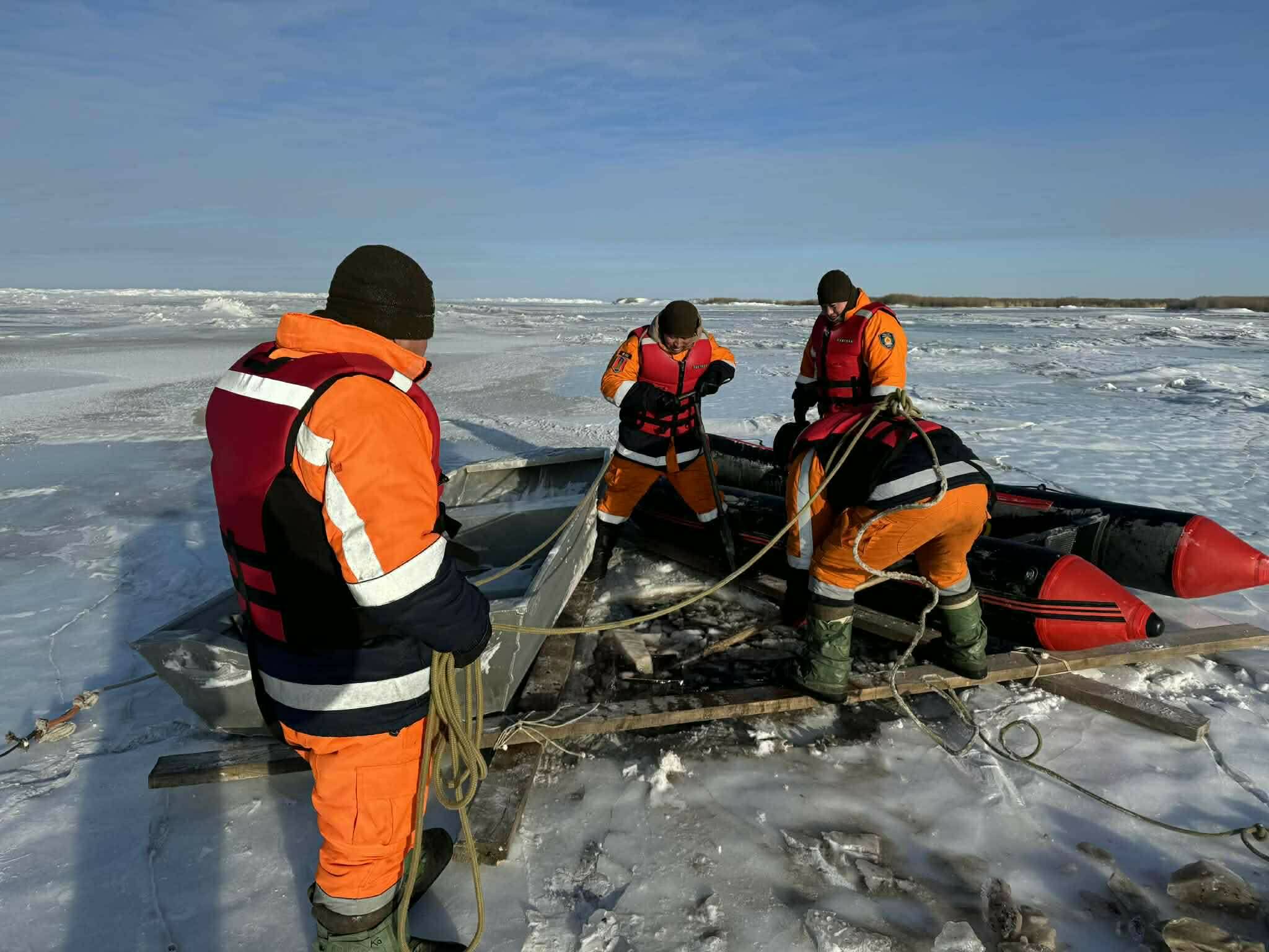 Он гарснаас хойш гол, нуурын мөс цөмөрсөн гэх 12 удаагийн дуудлага бүртгэжээ