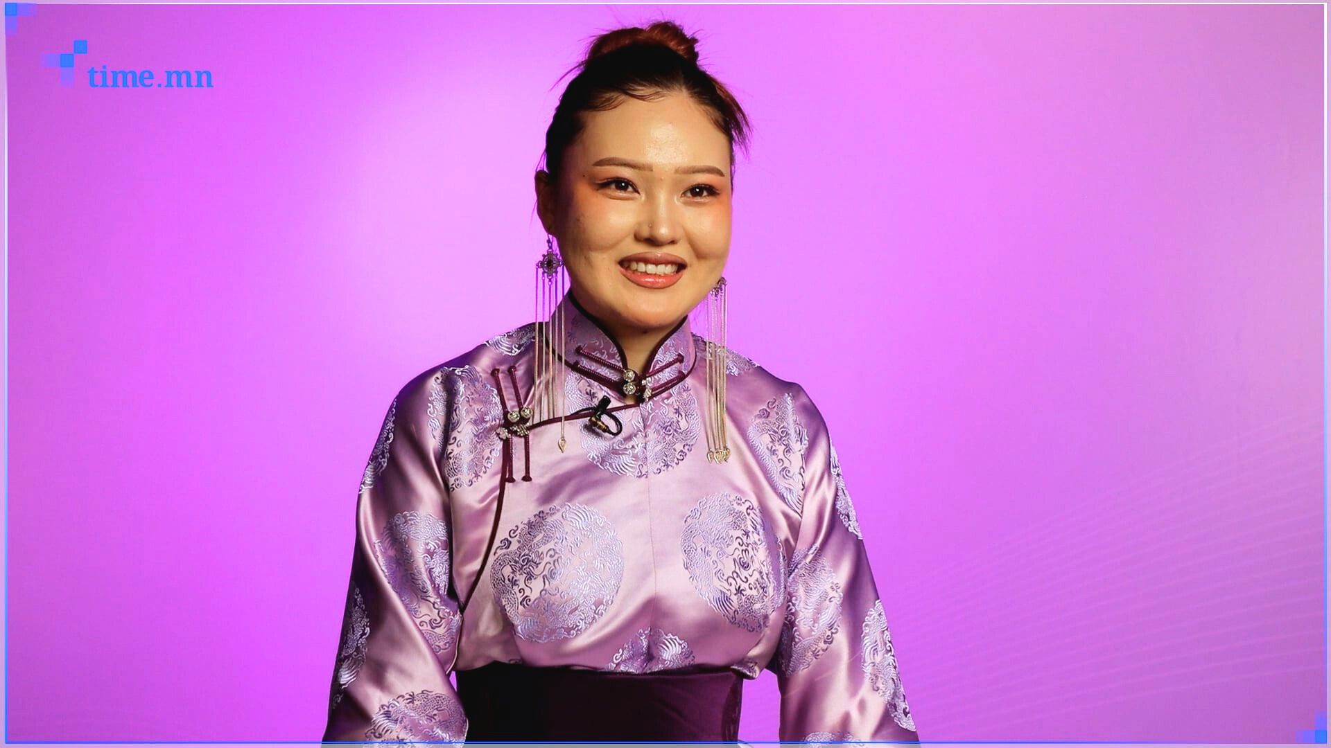 О.Цагаансар: Би нэрэндээ их дуртай. Цагаан сар миний баяр шиг санагддаг