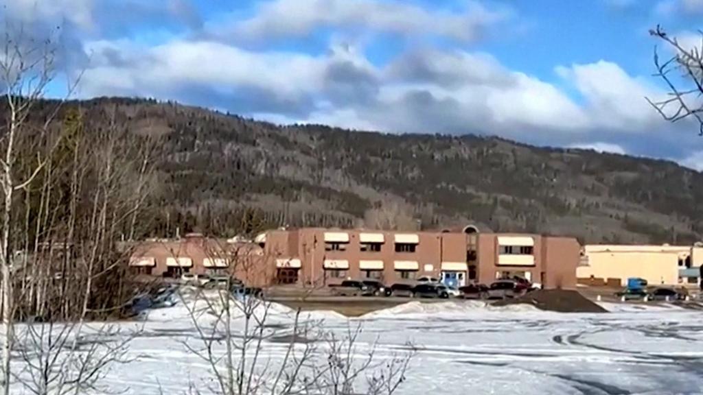 Канадад буутай этгээд сургууль дотор гал нээсний улмаас 9 хүн амиа алдаж, 25 хүн гэмтжээ