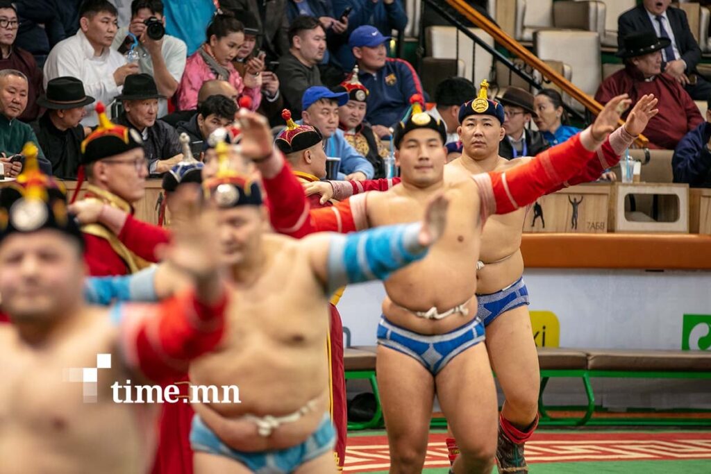 Эх орончдын өдөрт зориулсан барилдаан болно