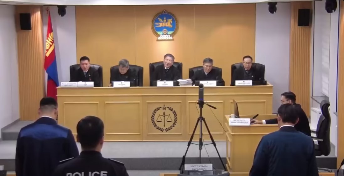 Тосгоны захирагч, ажлын албаны дарга хоёрын хэргийг өршөөлөө