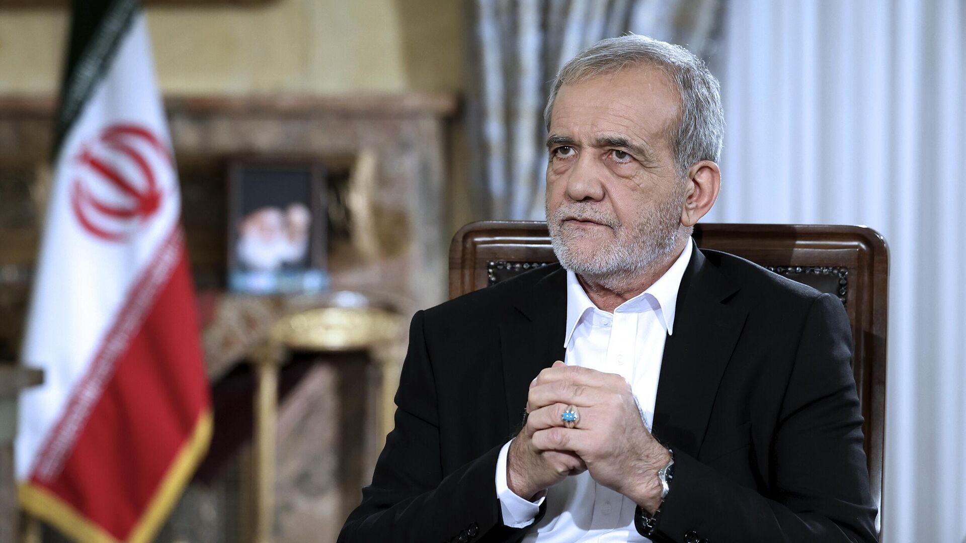 Ираны Ерөнхийлөгч хөрш орнуудаасаа уучлал хүсэв