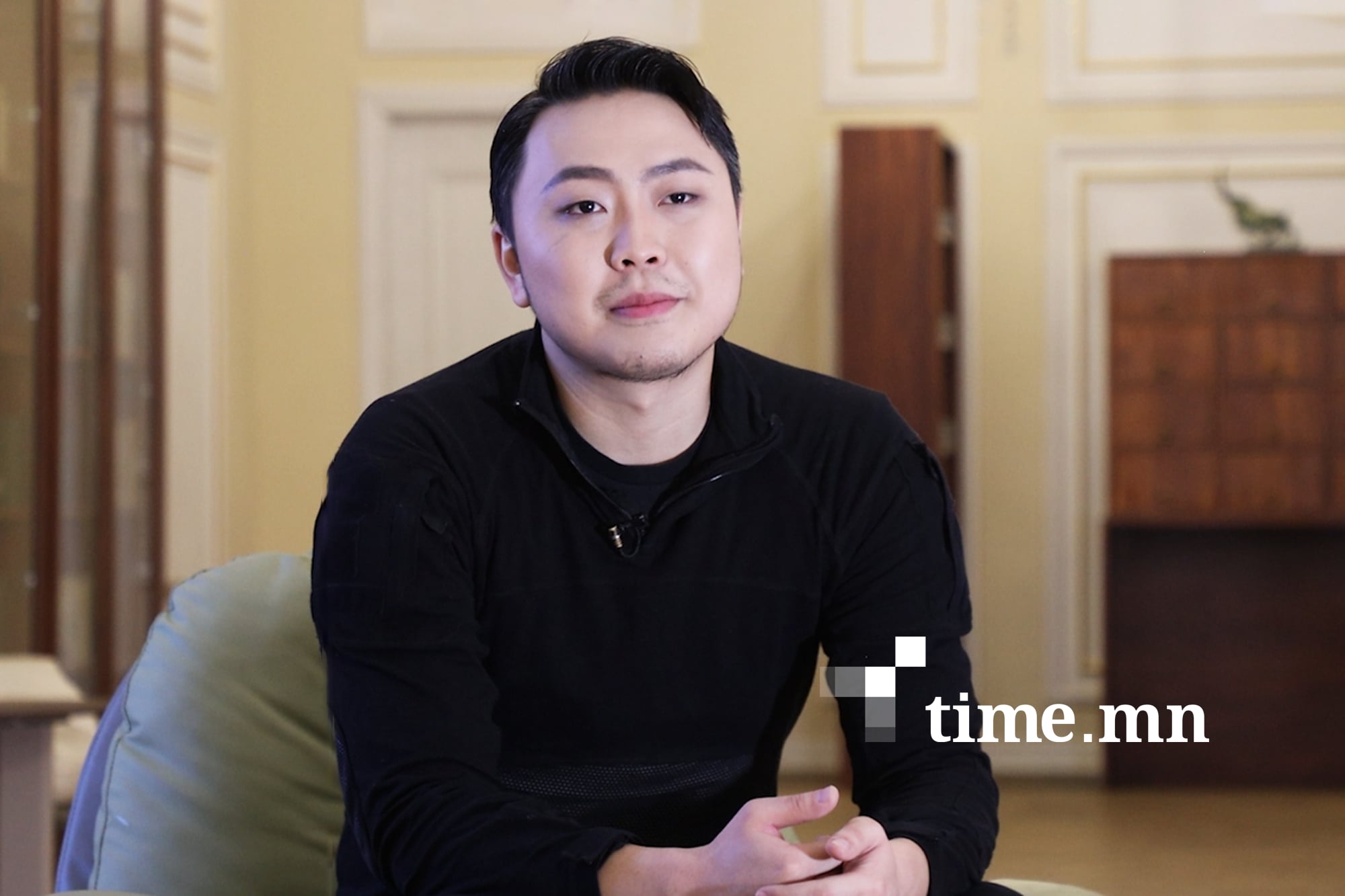 Г.Ганбат: Хүмүүс намайг тайзан дээрх дүрүүдтэйгээ адил гэж хардаг юм билээ