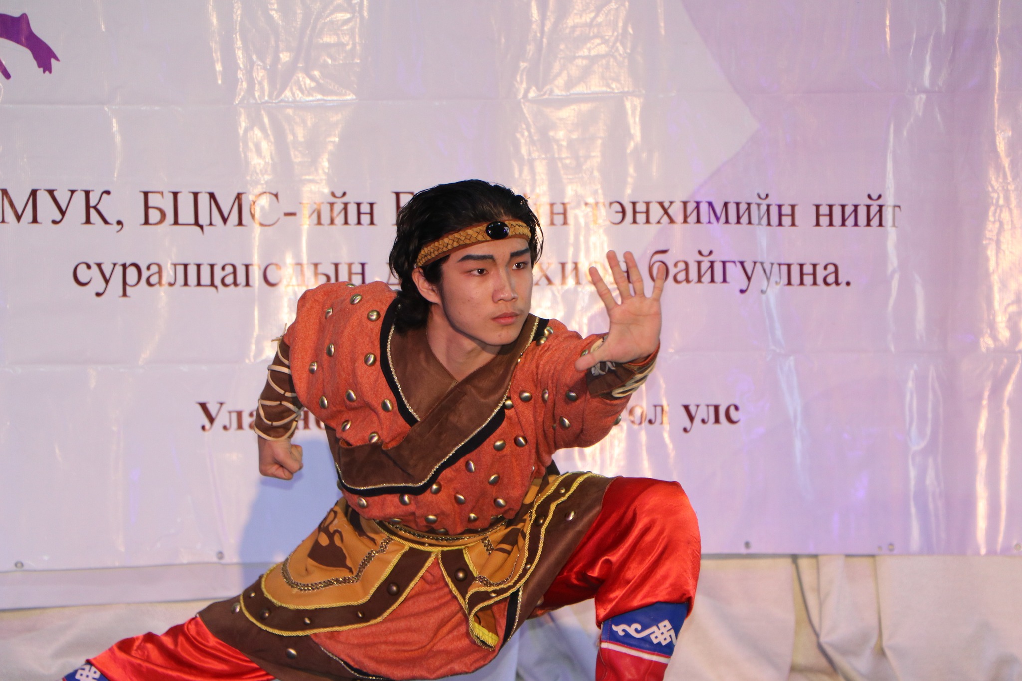 “Миний тайз–VI” өсвөрийн гоцлол бүжигчдээ тодрууллаа