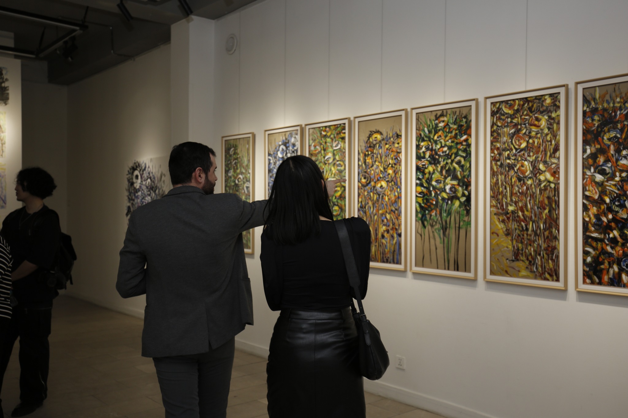 “Нар цэцэг” үзэсгэлэнд зочлоорой