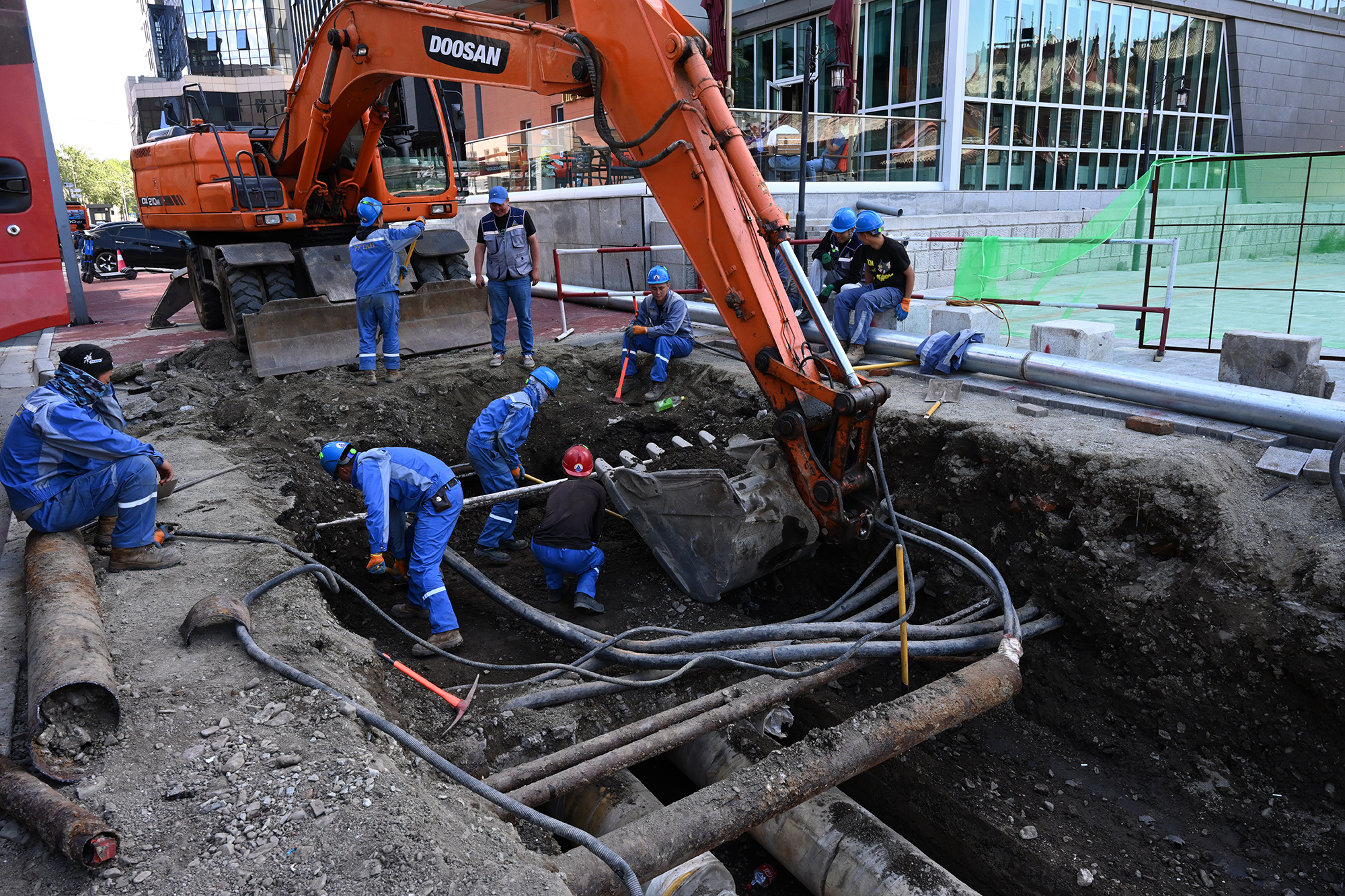 Улаанбаатар хотын төв магистраль 16 гол шугамыг тавдугаар сарын 15-наас засна