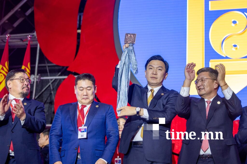 Г.Занданшатар, Н.Учрал хоёрын хувь заяаг шийдэх 39