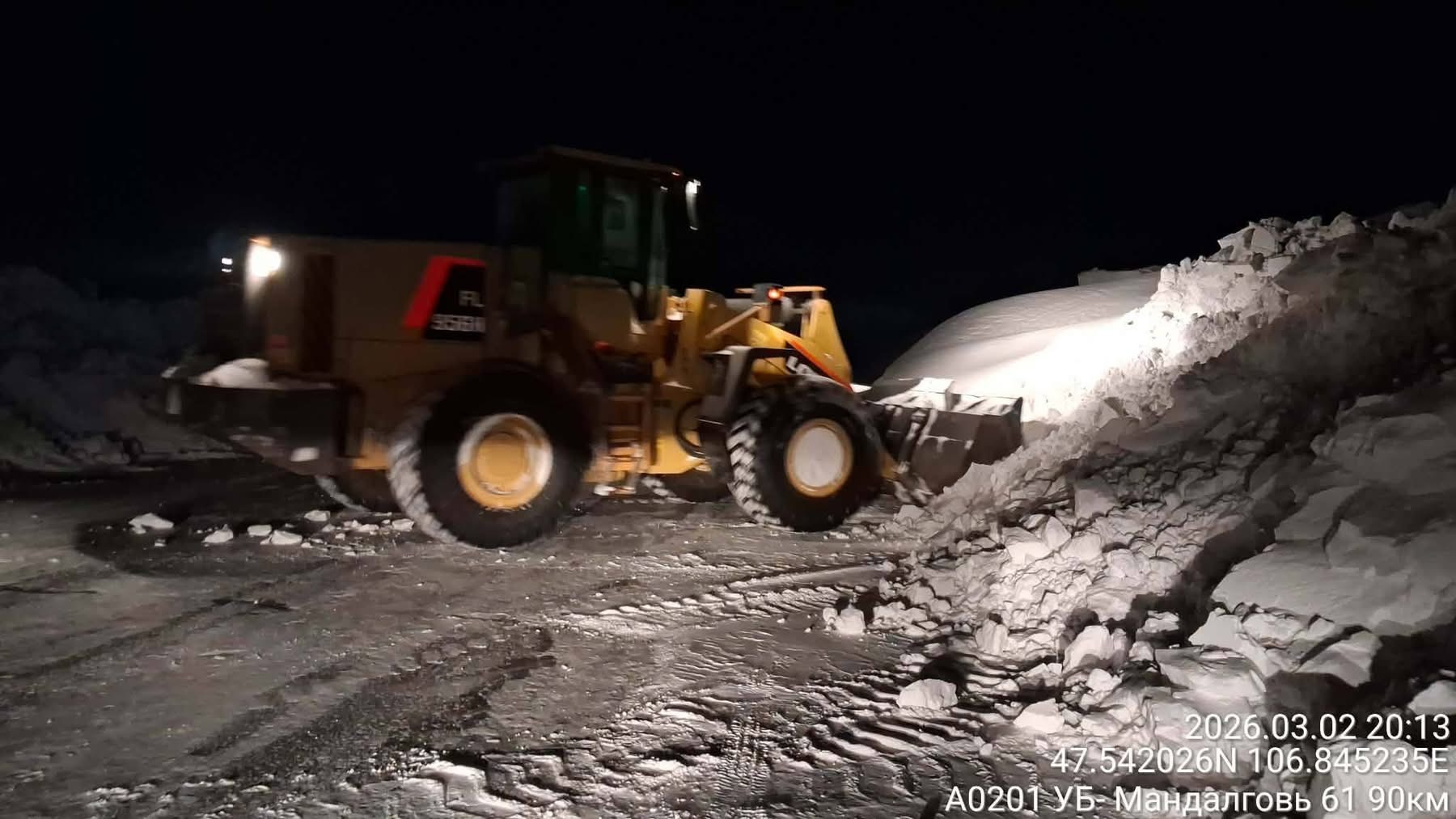 Мандалговийн замыг цэвэрлэж байна