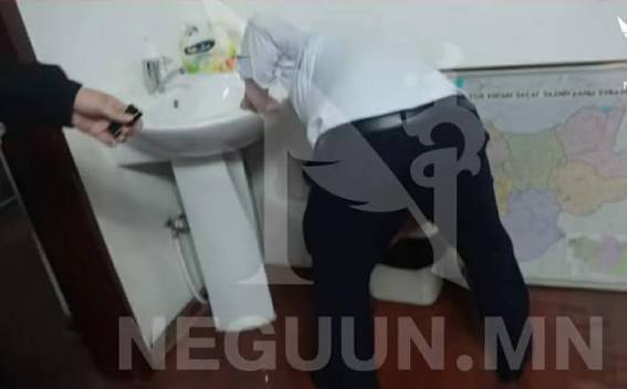 Ажил дээрээ архидсан 2 даргад 10 хоног баривчлах шийтгэл оноолоо