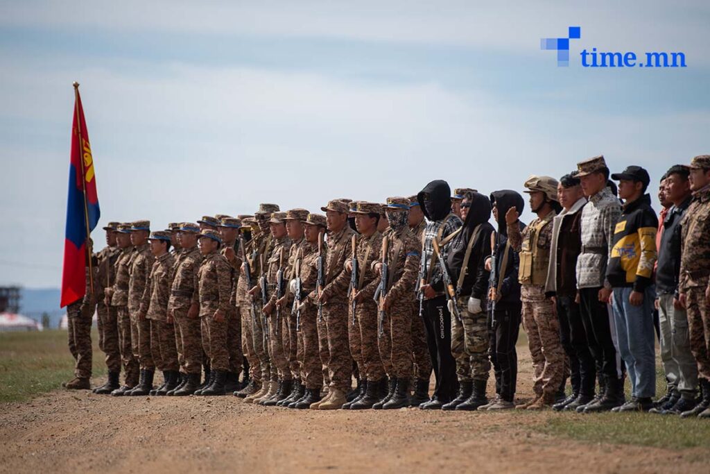 Шинэцэрэг нэртэй 3, Цэрэгхүү нэртэй 6 хүн байна