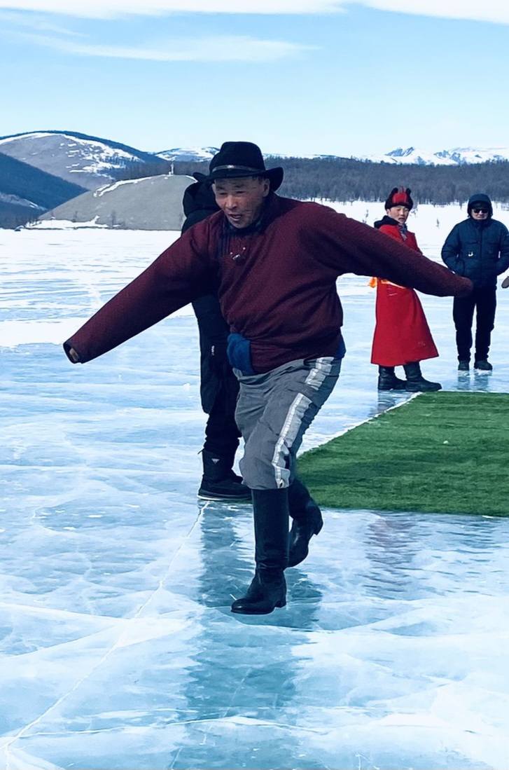 Мөсөн дээрх холын зайн гулгалтын тэмцээнийг зохион байгуулжээ