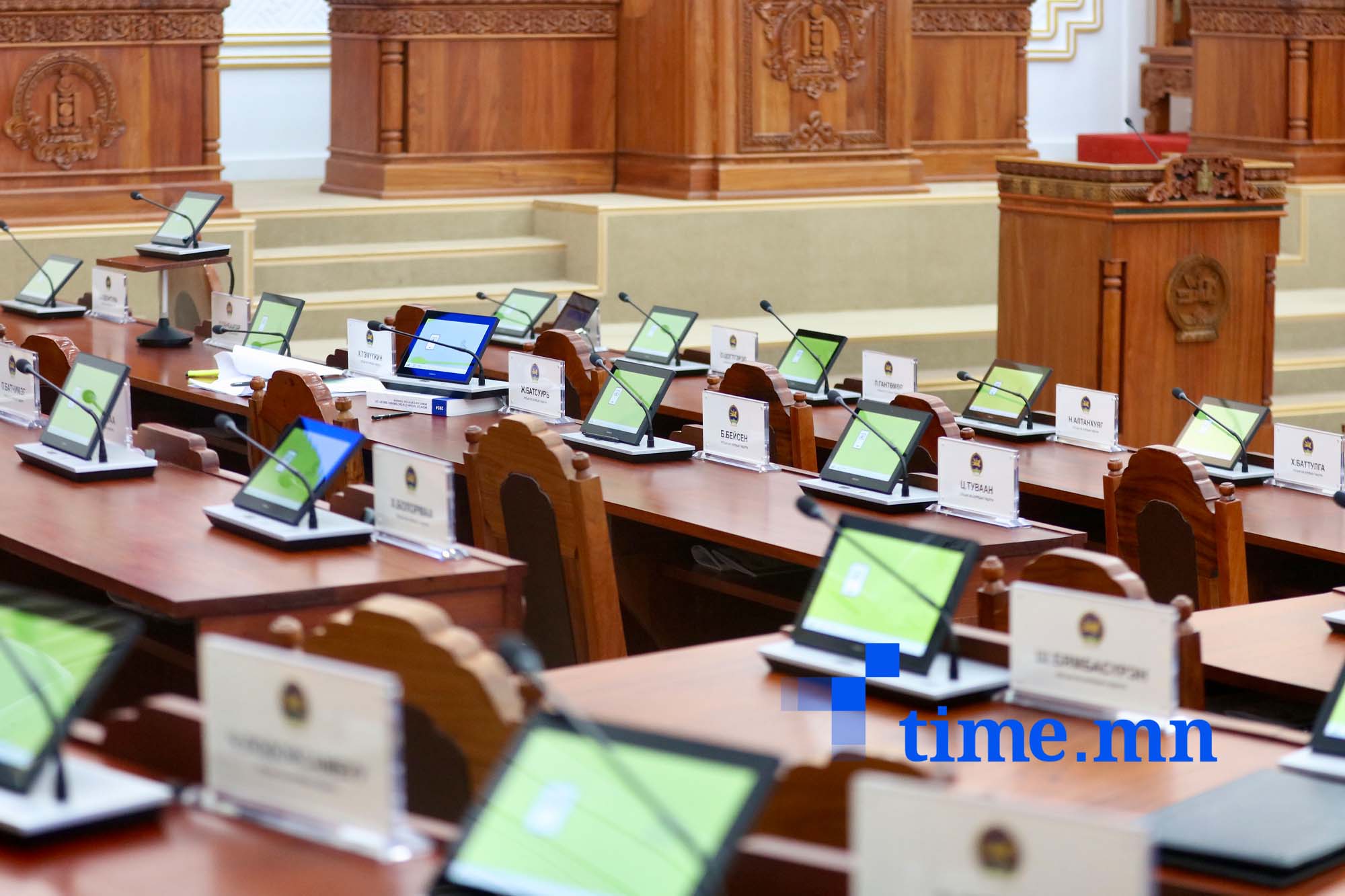 Өнөөдрийн чуулганыг 12 гишүүн тасалжээ