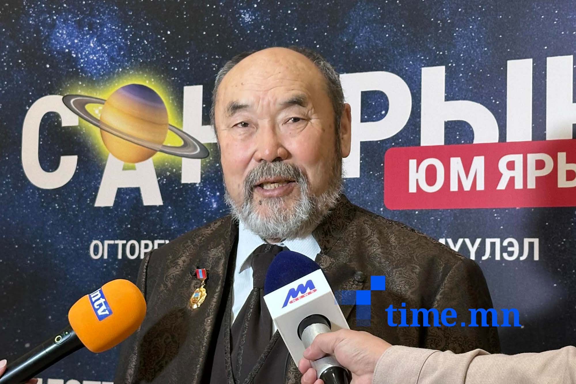 С.Сайнцог: Өвгөн хүн нисэх боломж, мөнгө олдвол би сансарт ниснэ