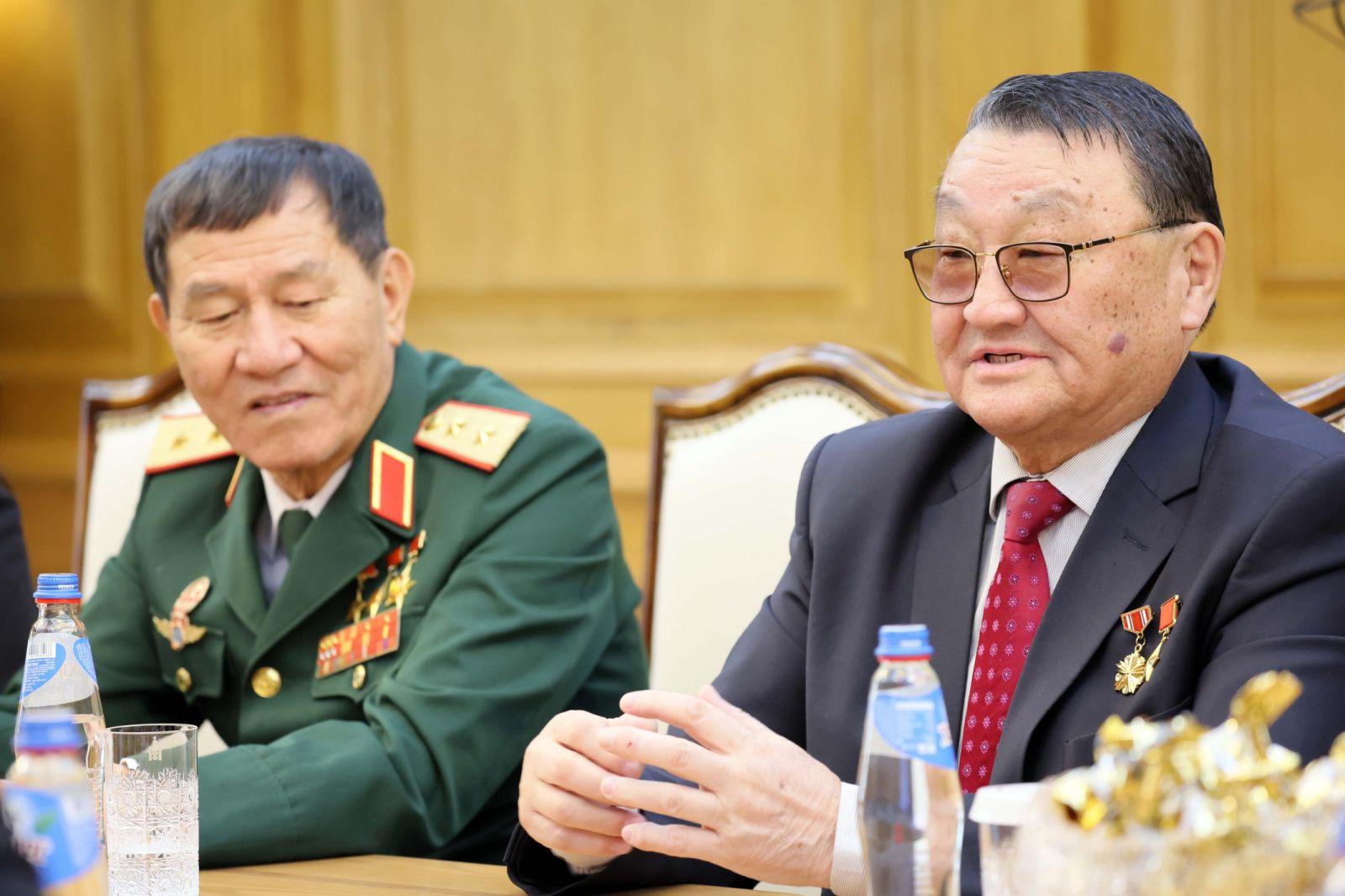 Ерөнхий сайд Г.Занданшатар Монгол, Вьетнам улсын сансрын баатруудыг хүлээн авч уулзлаа