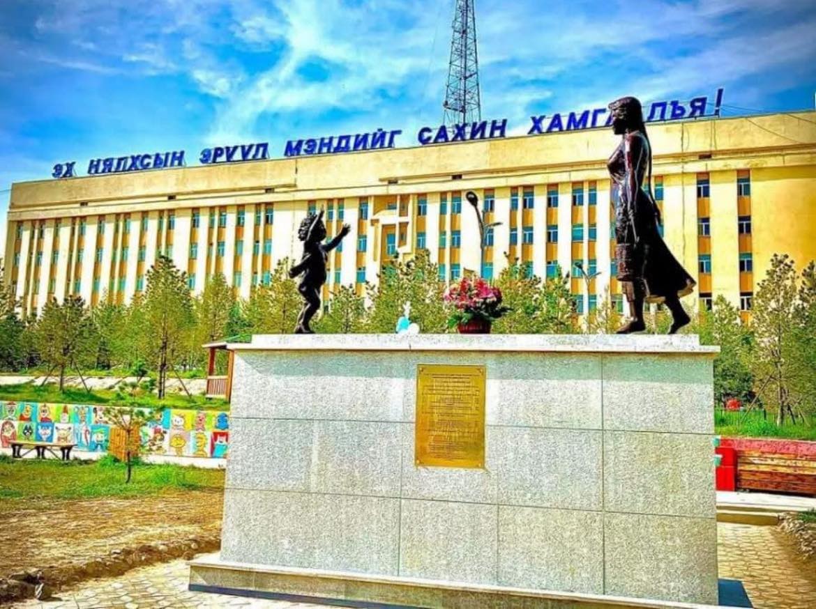 Залгисан зоосыг нь хүүхдийн ходоодноос дурангаар гаргаж авчээ