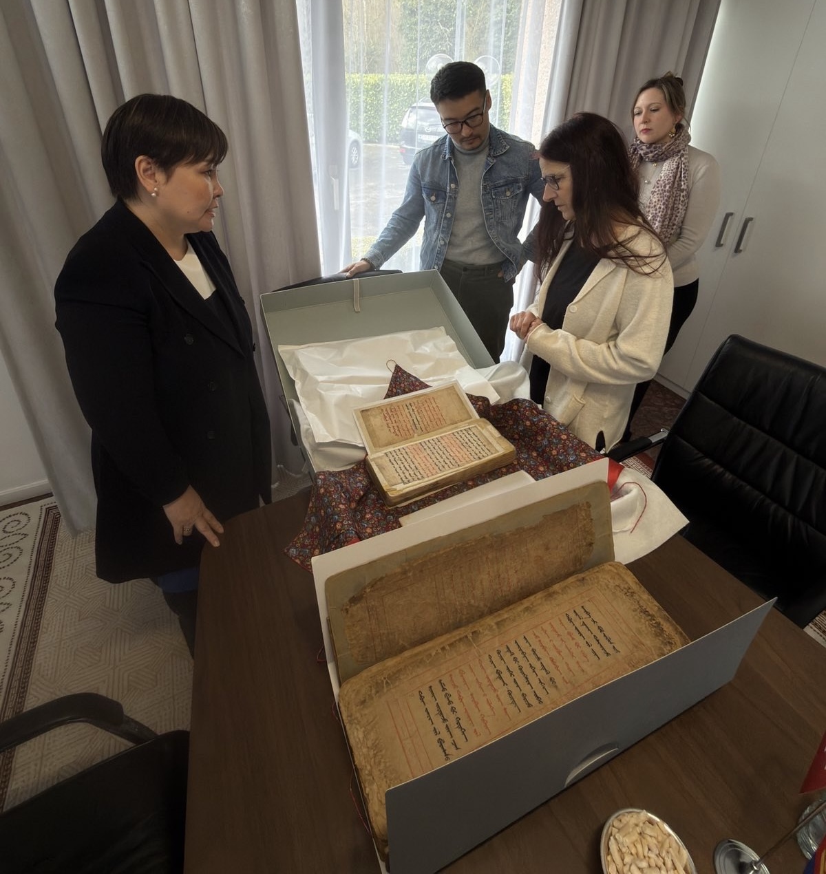 Эртний ховор 2 бичвэрийг эх орондоо буцааж авчирна