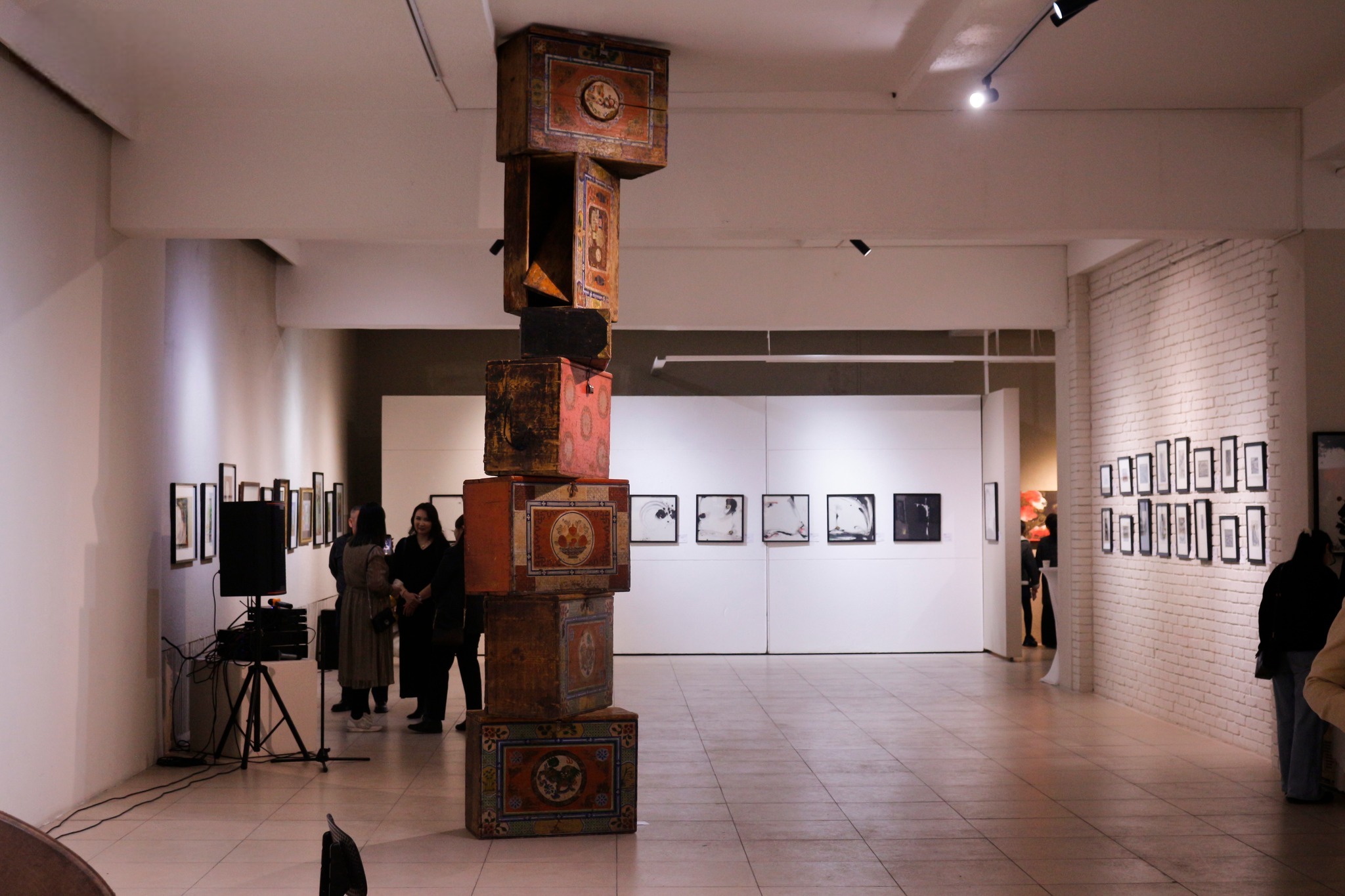 Л.Амарсанаа 30 жилийн турш бүтээсэн үзэсгэлэнгээ дэлгэлээ