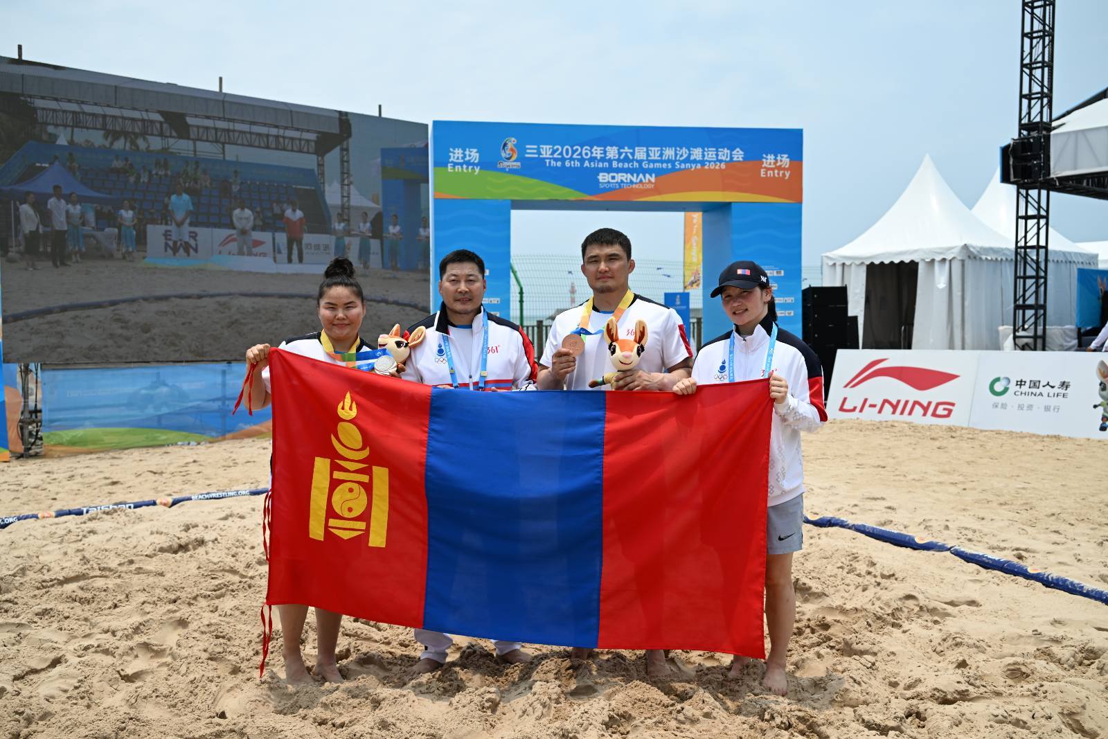 “Саньяа-2026” наадмын элсний бөхийн төрөлд Монголын баг тамирчид 2 медаль хүртлээ