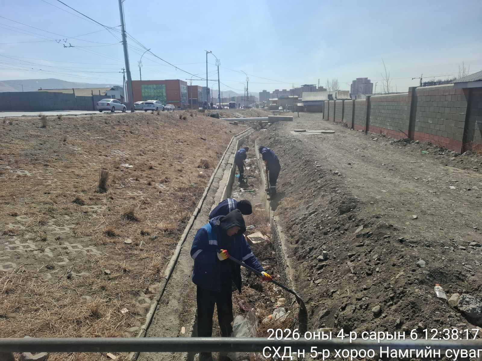 Үерийн далан, сувгийг тогтмол цэвэрлэж байна