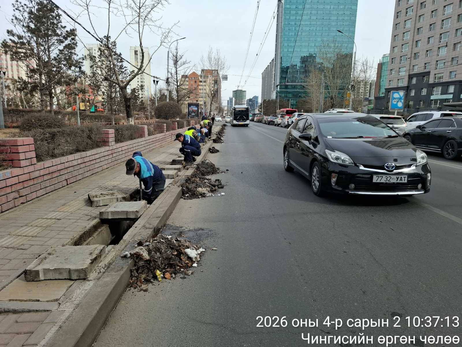 Ус зайлуулах шугам хоолойг цэвэрлэж байна 