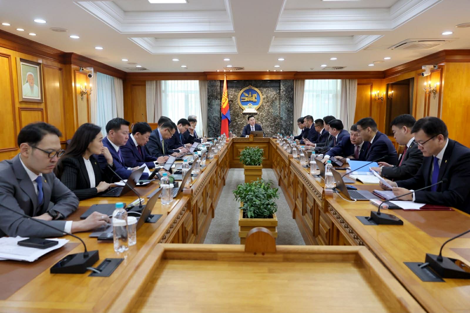 Газрын тосны үйлдвэрийн гэрээний зарим төслийн талаар ЗГ хурлаар хэлэлцэж байна