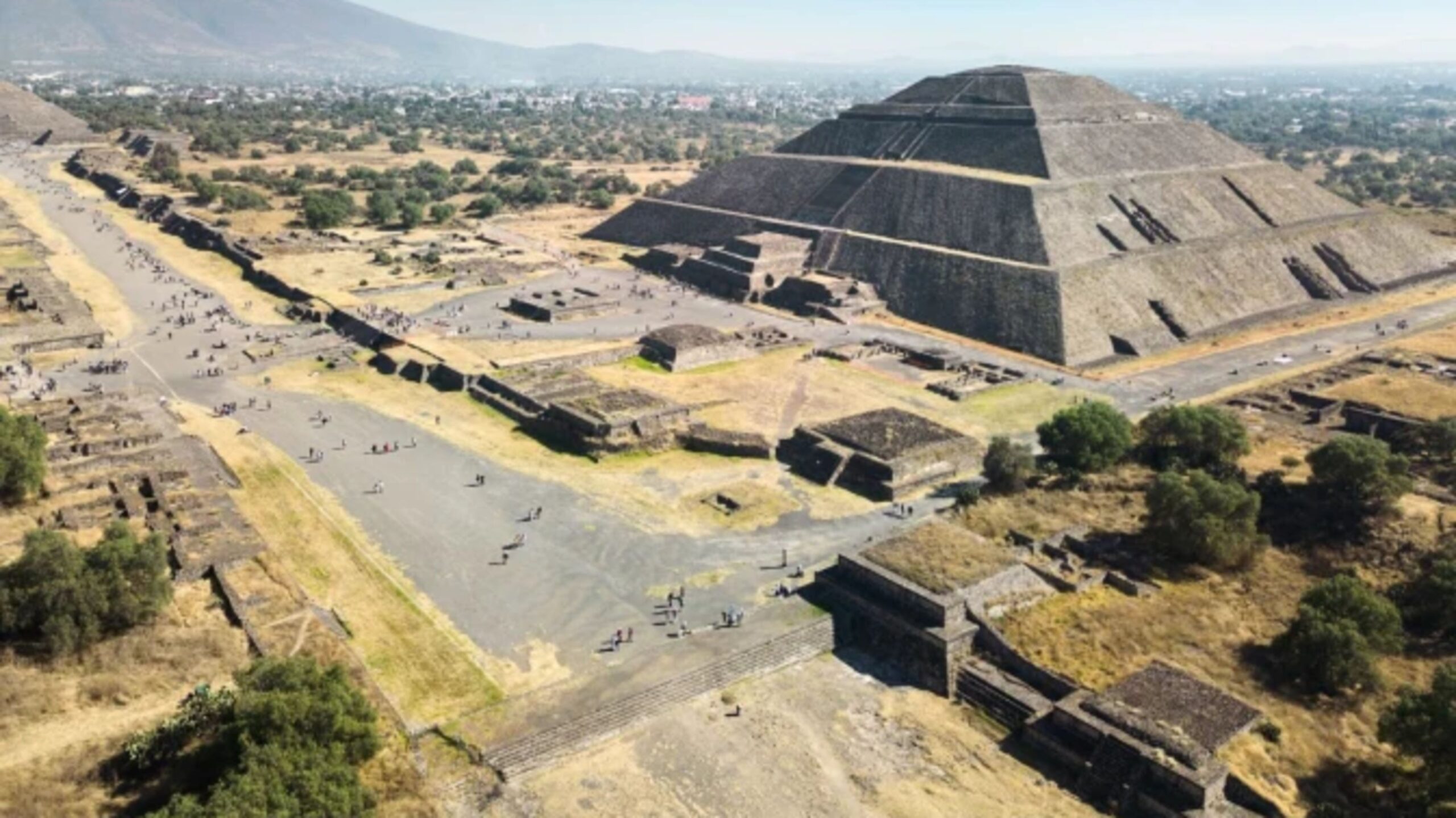Буутай этгээд жуулчид руу гал нээж, 1 хүний аминд хүрсэн хэрэг Мексик даяар шуугиан тарьж байна