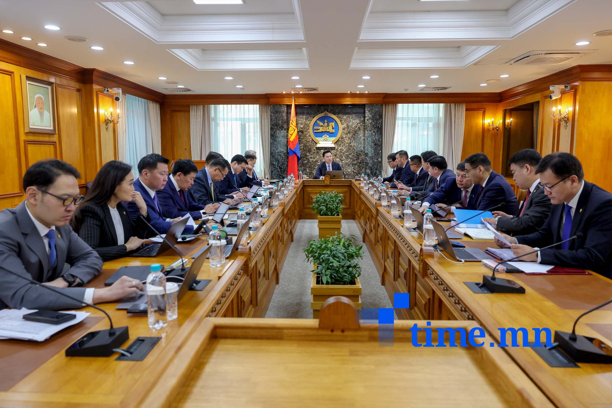 ЗГ эрүүл мэндийн салбарынхны цалингийн тогтолцоог цэгцлэх асуудлыг хэлэлцэж байна