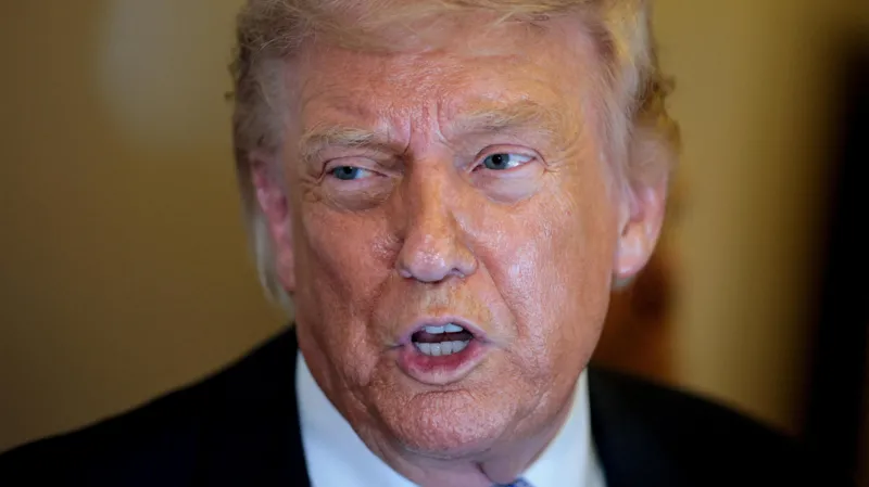 Трамп Иранд “Цаг явсаар байна шүү” гэж анхааруулав