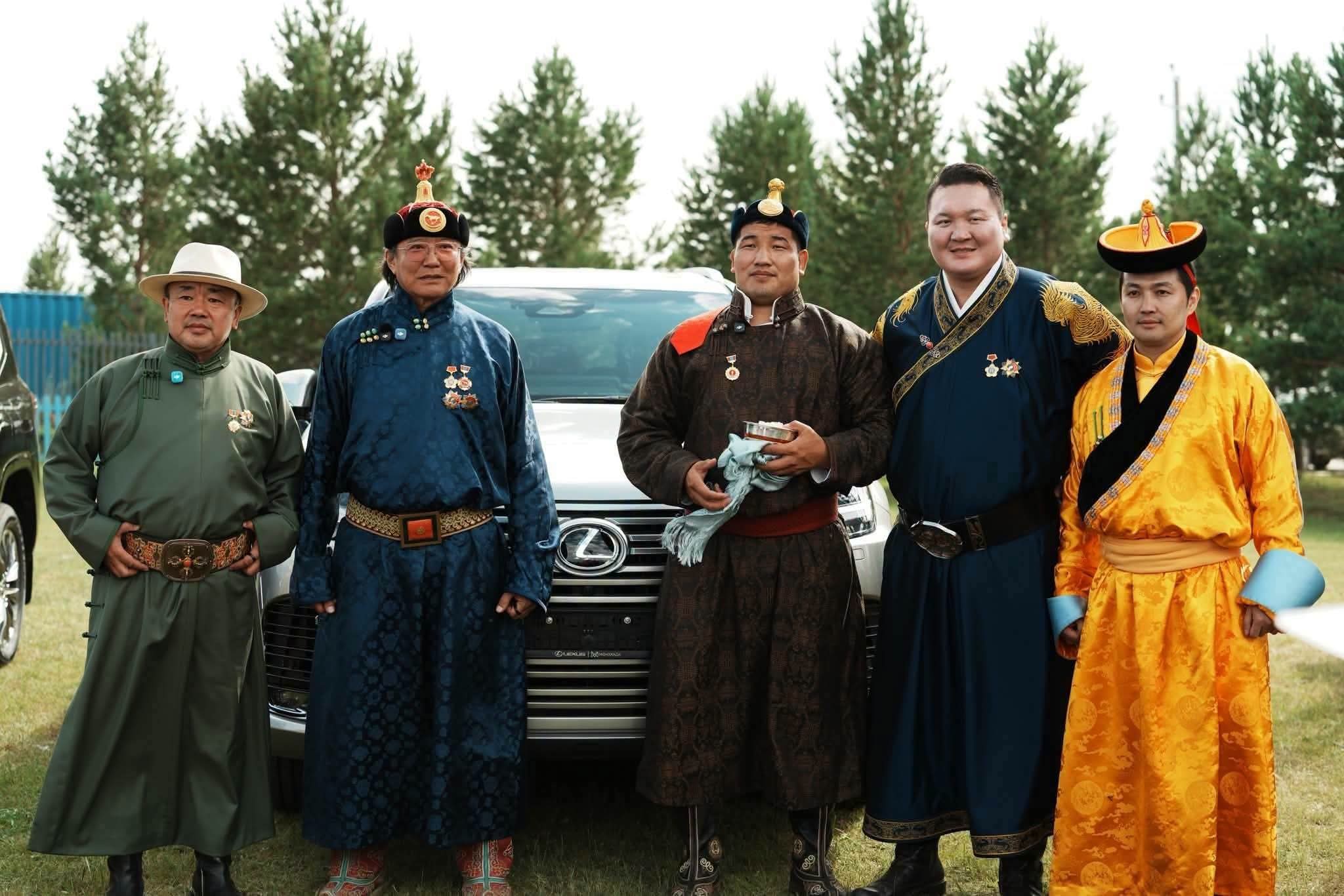 Монгол Улсын Даян Аварга Б.Орхонбаярт 1 тэрбум төгрөг, Lexus LX 600, харцага, Т.Өсөх-Ирээдүйд Toyota Land Cruiser 300, начин Н.Амгаланбаатарт Toyota Land Cruiser 300 гардууллаа