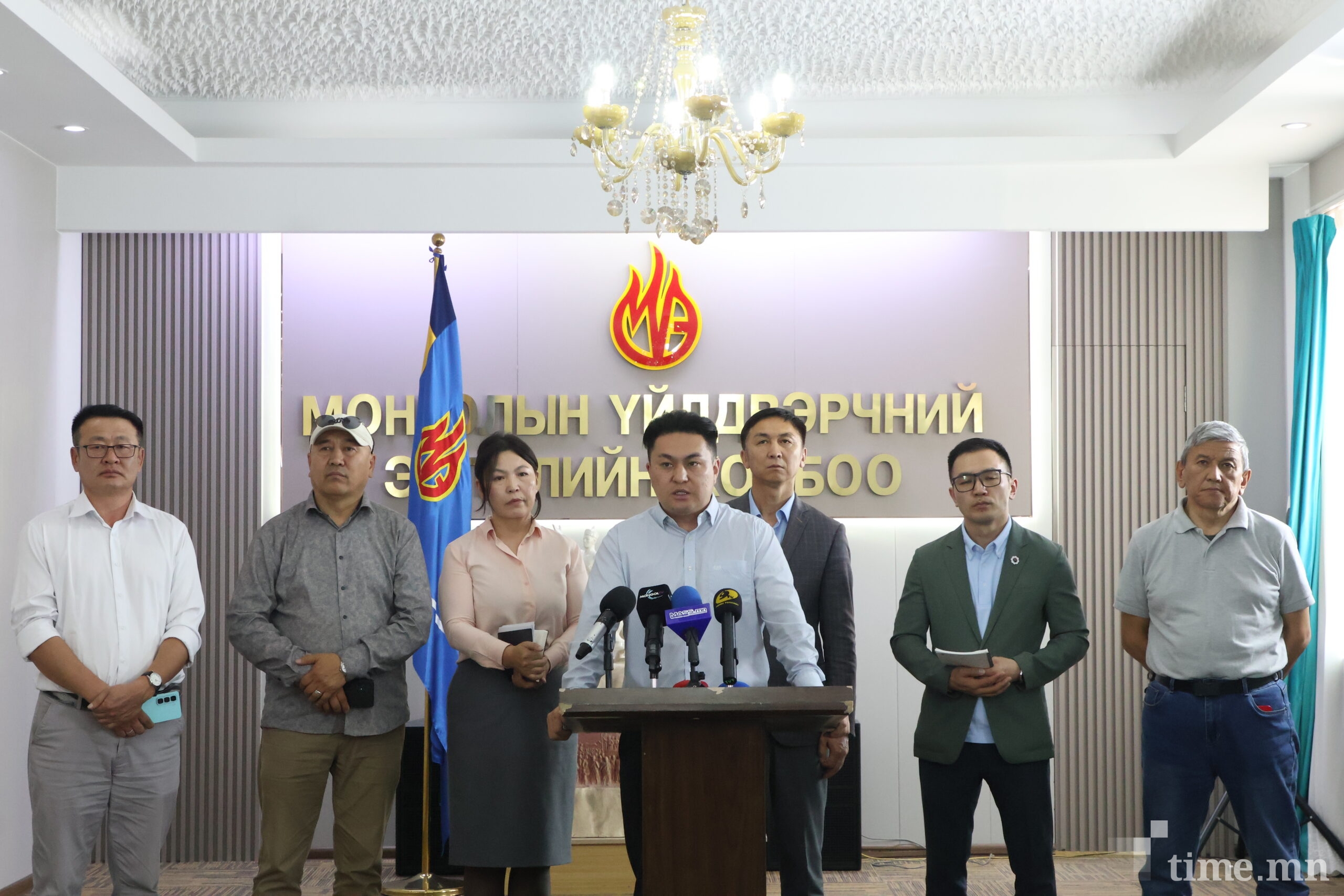 Ажил хаялтыг албан ёсоор зогсоох болсноо зарлалаа