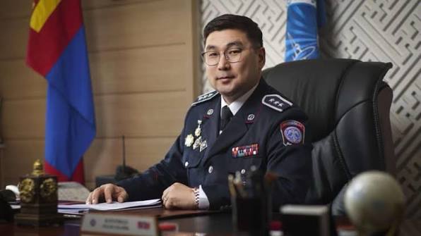 Хурандаа Т.Оюутболдыг ажлаас нь чөлөөлжээ