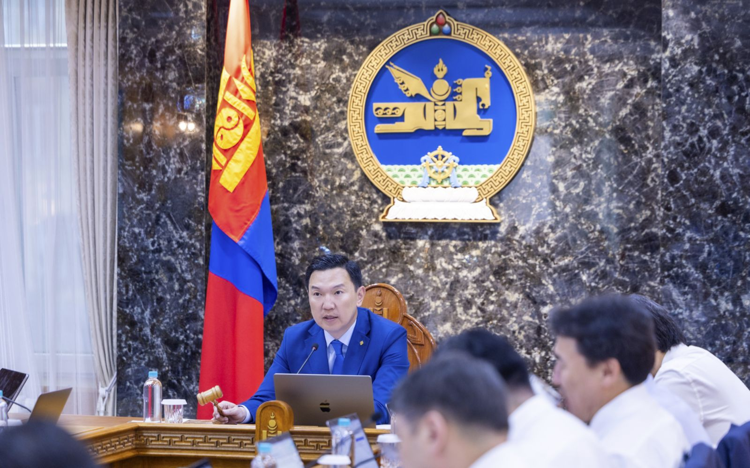Бүх шатанд хэмнэлтийн горимд шилжиж, найр наадам, зөвлөгөөн, гадаад томилолтыг хориглолоо