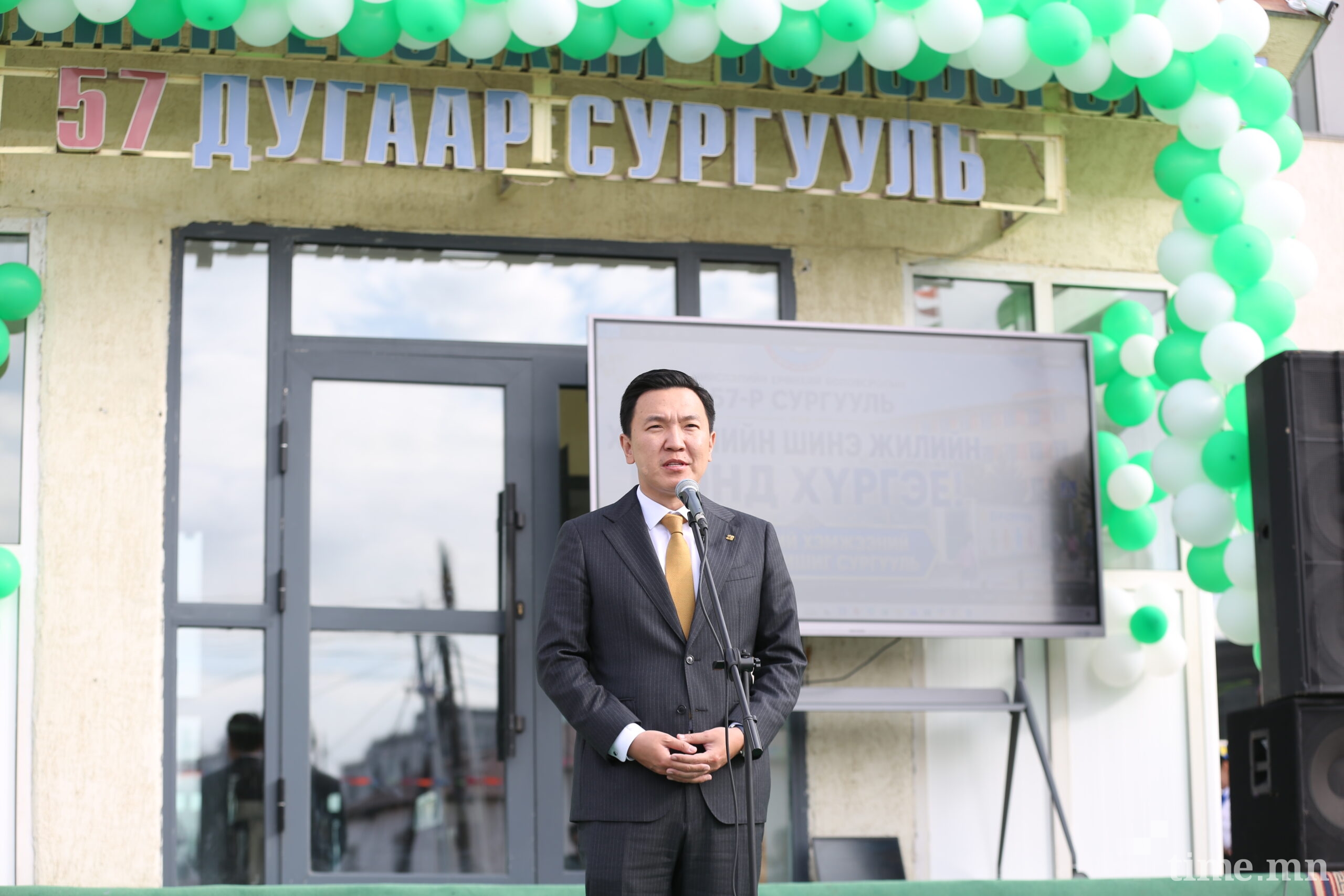 Н.Учрал 57-р сургуулийн нээлтэд оролцож байна
