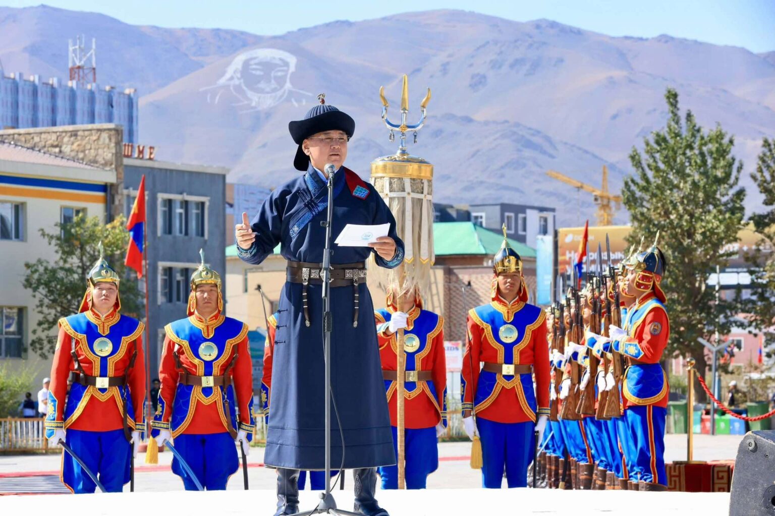 Баян-Өлгийд орших Бөхөн уулын энгэрт Их Эзэн Чингис хааны шүтээн хөргийг заллаа