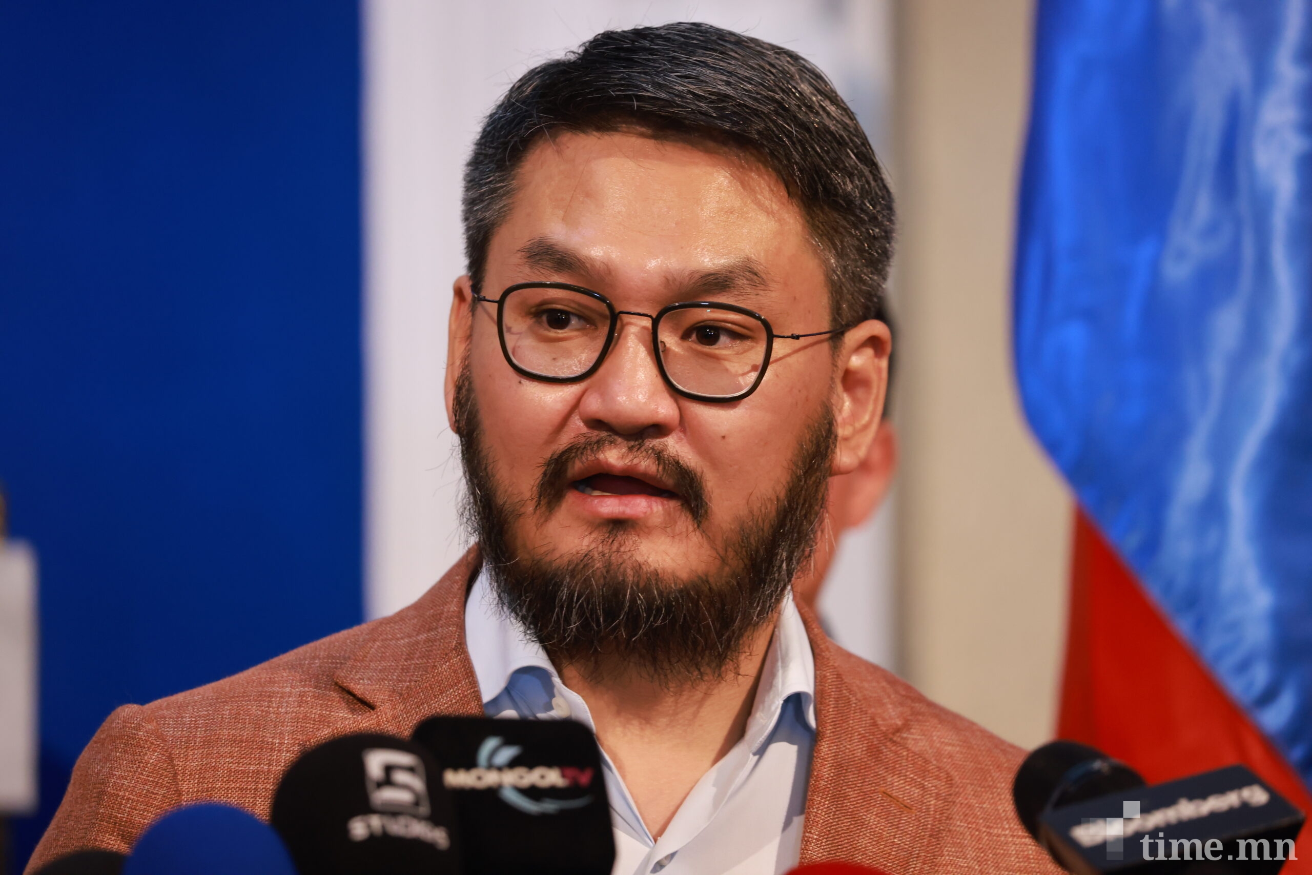 Ө.Шижир: Засгийн газар улсын төсвөө дандаа буруу тооцож байна